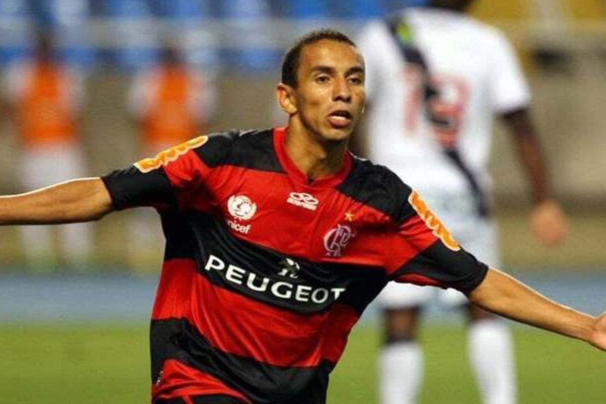 LEMBRA DELE? RAFINHA, EX-FLAMENGO, ACERTA COM TIME BRASILEIRO